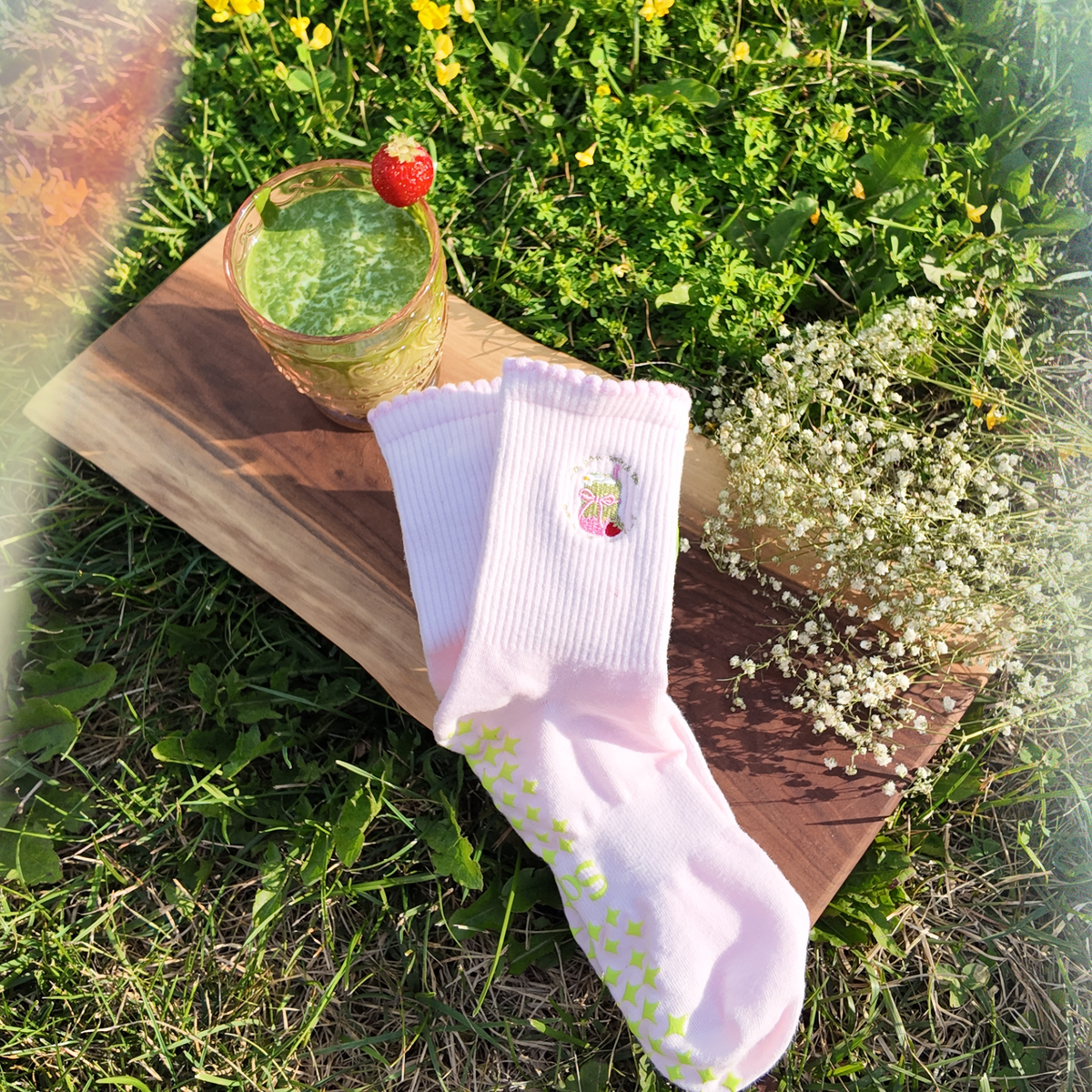 'matcha date' crew grip socks