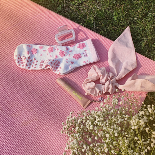 'in bloom' mid-crew grip socks