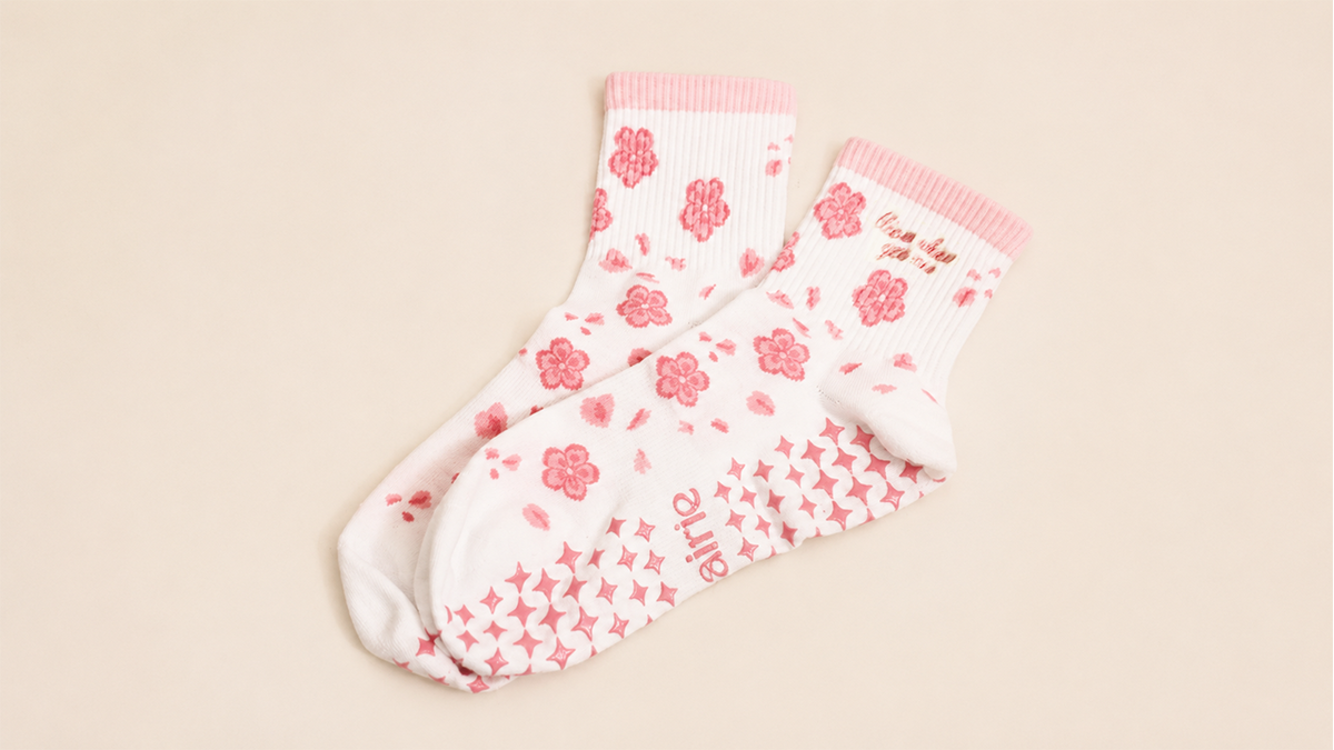 'in bloom' mid-crew grip socks